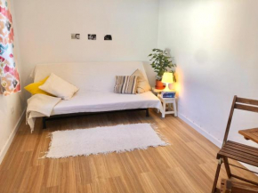 Cosy studio with sunny patio in Sintra